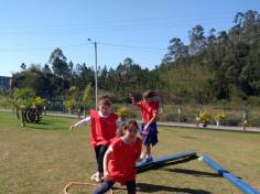 2º ano E e 3º ano E participam de aula de campo no Espaço verde com o LEAS