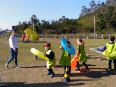 2º ano E e 3º ano E participam de aula de campo no Espaço verde com o LEAS