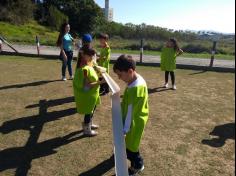 2º ano E e 3º ano E participam de aula de campo no Espaço verde com o LEAS