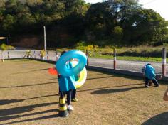 2º ano E e 3º ano E participam de aula de campo no Espaço verde com o LEAS