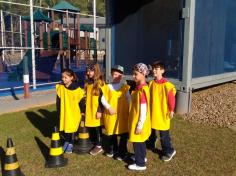 2º ano E e 3º ano E participam de aula de campo no Espaço verde com o LEAS