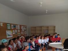 2º ano E e 3º ano E participam de aula de campo no Espaço verde com o LEAS