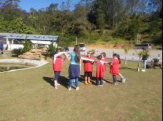 2º ano E e 3º ano E participam de aula de campo no Espaço verde com o LEAS