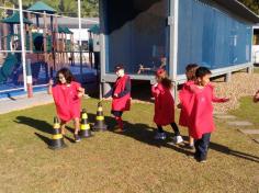 2º ano E e 3º ano E participam de aula de campo no Espaço verde com o LEAS