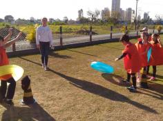 2º ano E e 3º ano E participam de aula de campo no Espaço verde com o LEAS