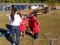 2º ano E e 3º ano E participam de aula de campo no Espaço verde com o LEAS