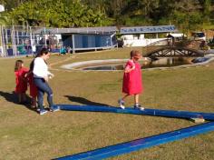 2º ano E e 3º ano E participam de aula de campo no Espaço verde com o LEAS