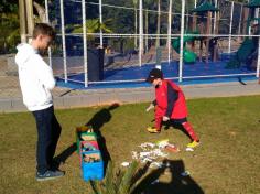 2º ano E e 3º ano E participam de aula de campo no Espaço verde com o LEAS