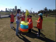 2º ano E e 3º ano E participam de aula de campo no Espaço verde com o LEAS