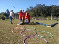 2º ano E e 3º ano E participam de aula de campo no Espaço verde com o LEAS