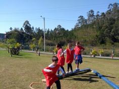 2º ano E e 3º ano E participam de aula de campo no Espaço verde com o LEAS