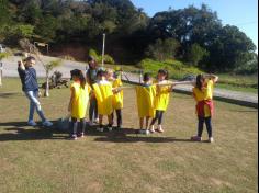 2º ano E e 3º ano E participam de aula de campo no Espaço verde com o LEAS