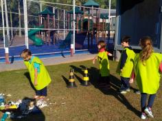 2º ano E e 3º ano E participam de aula de campo no Espaço verde com o LEAS