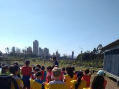 2º ano E e 3º ano E participam de aula de campo no Espaço verde com o LEAS