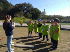 2º ano E e 3º ano E participam de aula de campo no Espaço verde com o LEAS