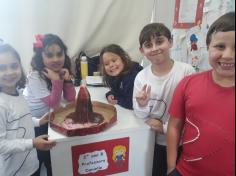 Experiência no 2º ano: vulcão em erupção