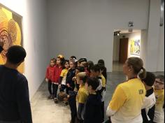 Primeiros anos visitam a exposição da atista Beatriz Milhazes