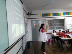 Aula de História com a mamãe Elenice no grupo Semeadores da Paz