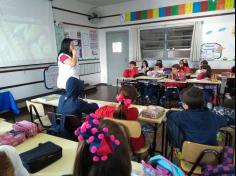 Aula de História com a mamãe Elenice no grupo Semeadores da Paz