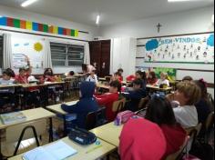 Aula de História com a mamãe Elenice no grupo Semeadores da Paz