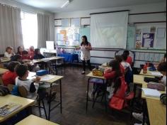 Aula de História com a mamãe Elenice no grupo Semeadores da Paz