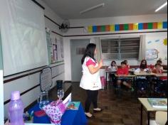 Aula de História com a mamãe Elenice no grupo Semeadores da Paz