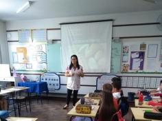 Aula de História com a mamãe Elenice no grupo Semeadores da Paz