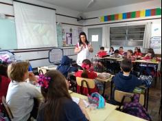 Aula de História com a mamãe Elenice no grupo Semeadores da Paz