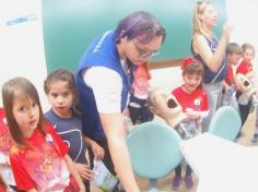 Grupo Aves do Mundo visitam curso de Odontologia da Univali