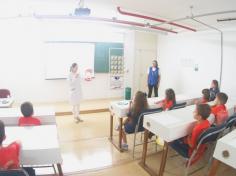 Grupo Aves do Mundo visitam curso de Odontologia da Univali