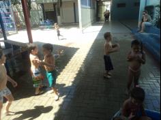 Banho de mangueira no Infantil II