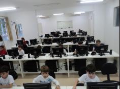 1º ano C em aula na sala de informática