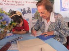 Segundos anos C e E visitam a Biblioteca Pública