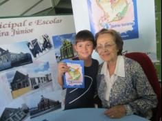 Segundos anos C e E visitam a Biblioteca Pública