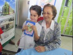 Segundos anos C e E visitam a Biblioteca Pública