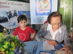 Segundos anos C e E visitam a Biblioteca Pública