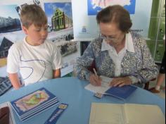 Segundos anos C e E visitam a Biblioteca Pública