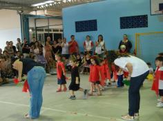 Educação Infantil e 1ºs anos brilham na Assembleia Geral