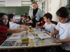 Pintura em telas com mamães no 2º ano C