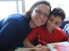 Pintura em telas com mamães no 2º ano C