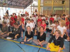 Mamães brincam na escola e viram crianças