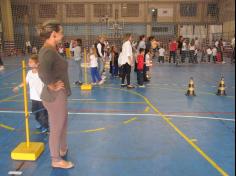 Mamães brincam na escola e viram crianças