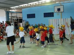 Alegria e entusiasmo  na Assembleia de Abril Educação Infantil e 1ºs anos