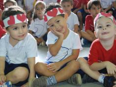 Alegria e entusiasmo  na Assembleia de Abril Educação Infantil e 1ºs anos