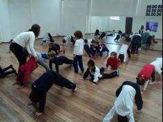 Aula de Yoga encanta as crianças do 1º ano D