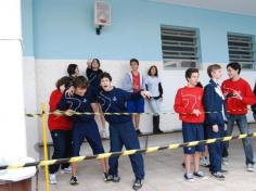 Juventude alegre não tem vergonha de dançar!