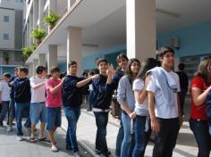 Juventude alegre não tem vergonha de dançar!