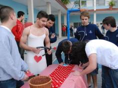 Terceiros anos e o correio do amor no Dia dos Namorados