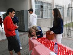 Terceiros anos e o correio do amor no Dia dos Namorados