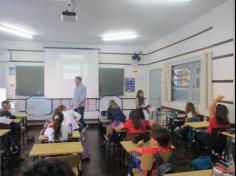 4º ano D aprendendo sobre indústria